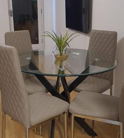 Lovely 2 Bedroom Flat With Free Parking New Southgate Exteriér fotografie