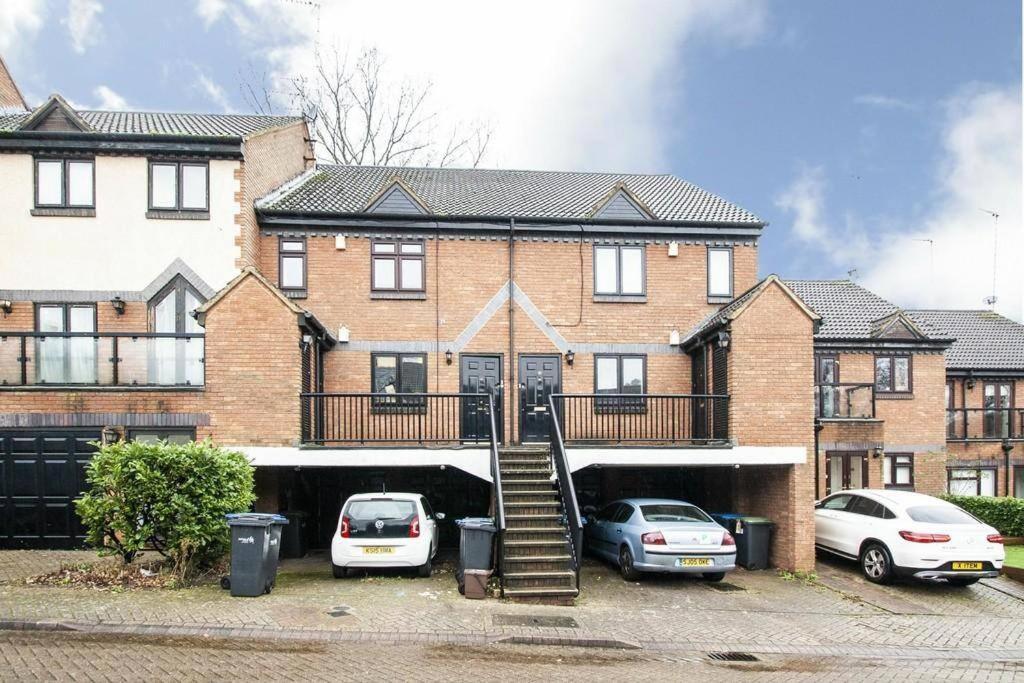 Lovely 2 Bedroom Flat With Free Parking New Southgate Exteriér fotografie