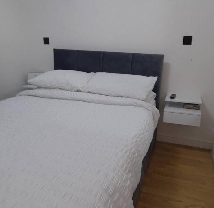 Lovely 2 Bedroom Flat With Free Parking New Southgate Exteriér fotografie